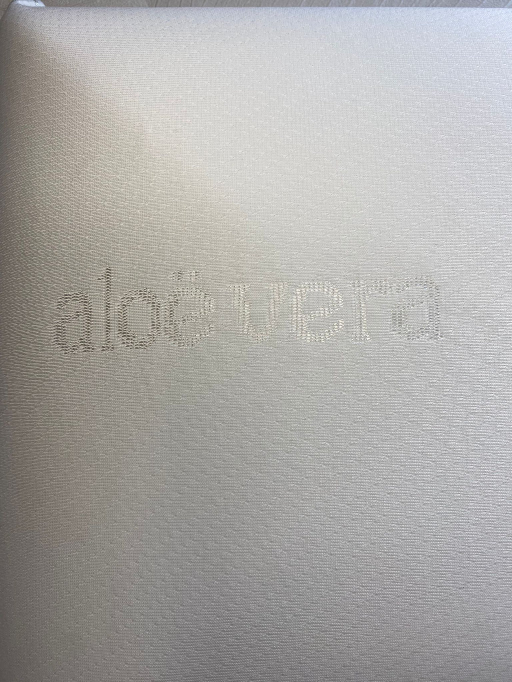 Almohada Viscoelastica núcleo 100% y funda de poliester lavable