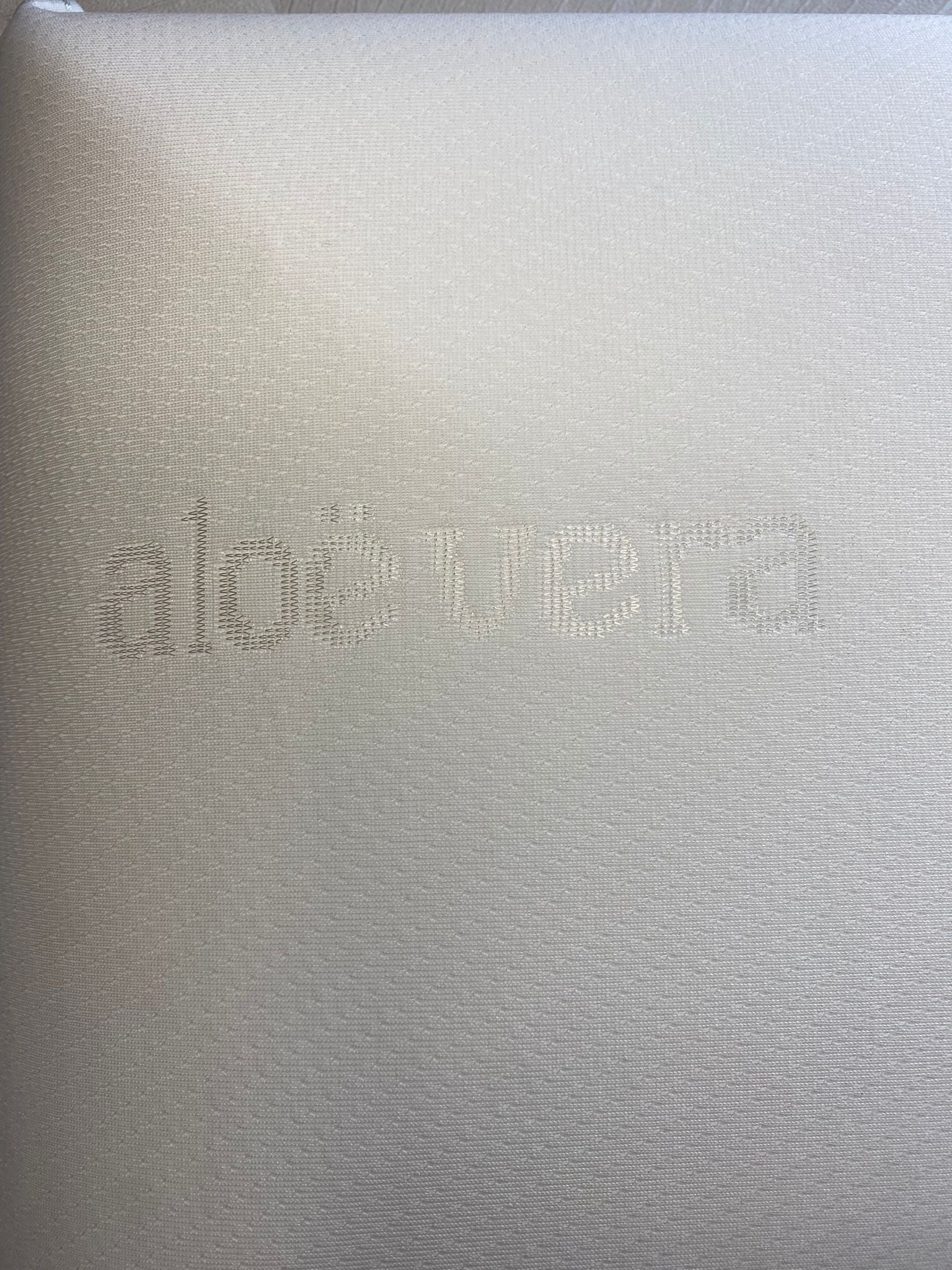 Almohada Viscoelastica núcleo 100% y funda de poliester lavable